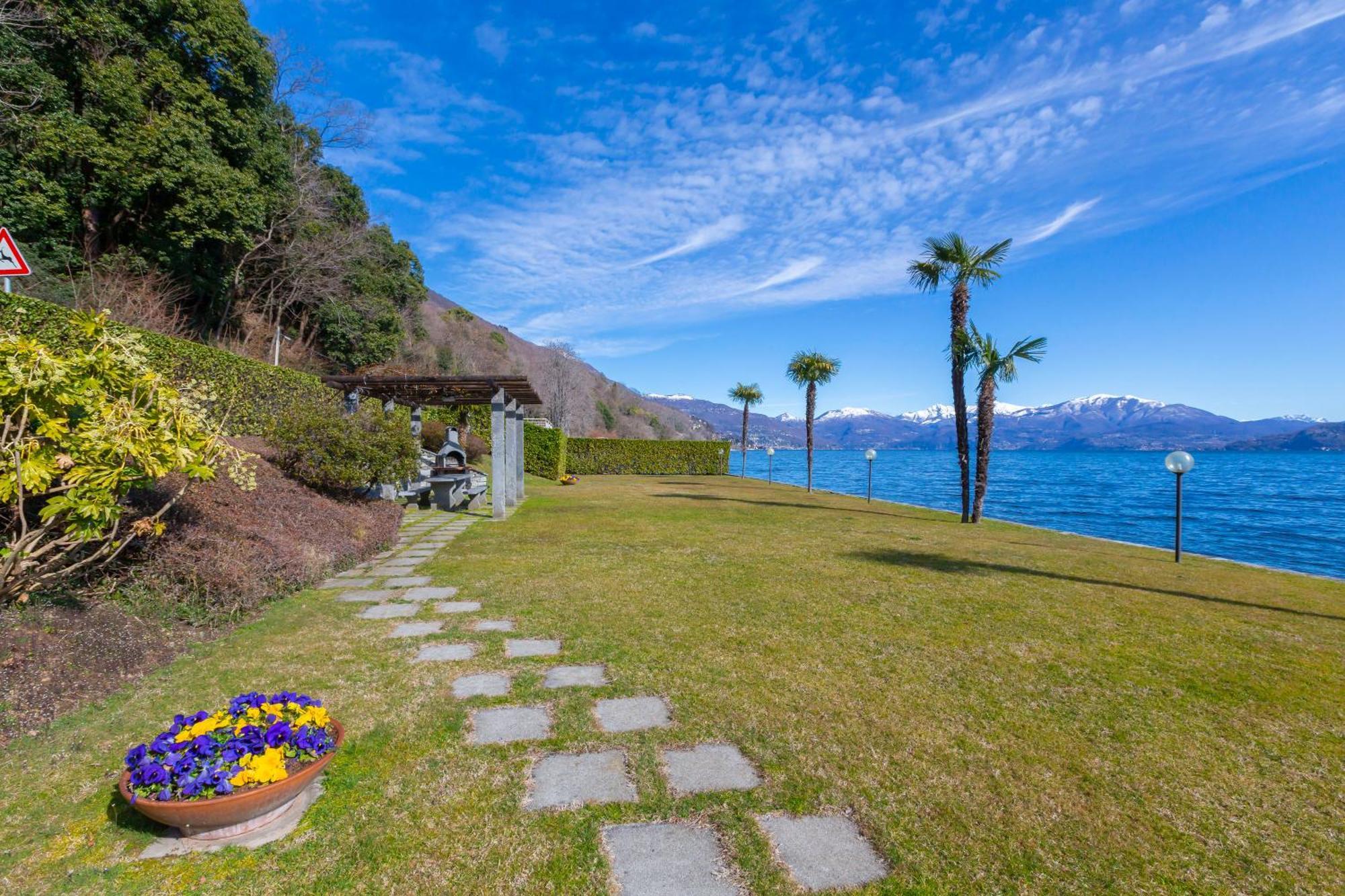 Blu Lake Apartment On Ghiffa Beach - Happy Rentals Kültér fotó