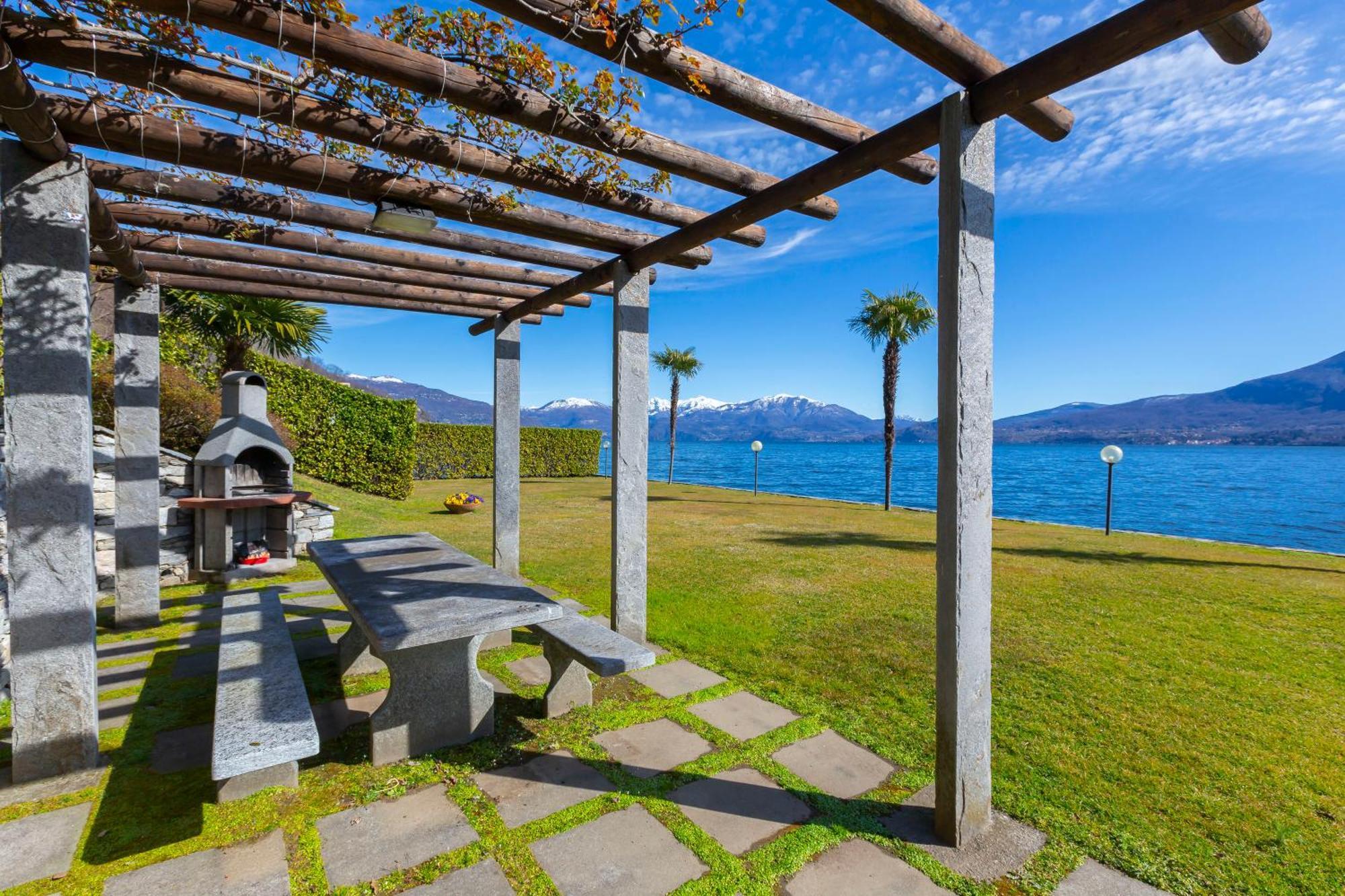 Blu Lake Apartment On Ghiffa Beach - Happy Rentals Kültér fotó