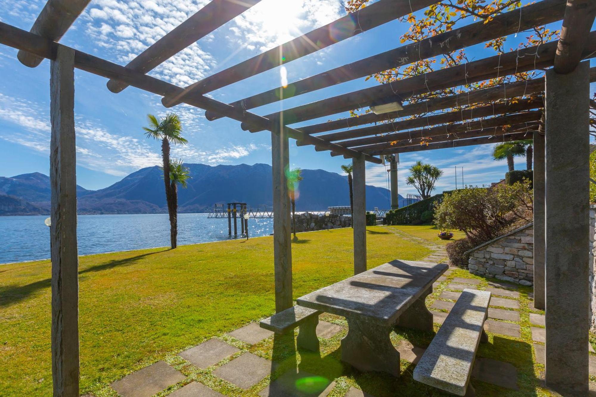 Blu Lake Apartment On Ghiffa Beach - Happy Rentals Kültér fotó